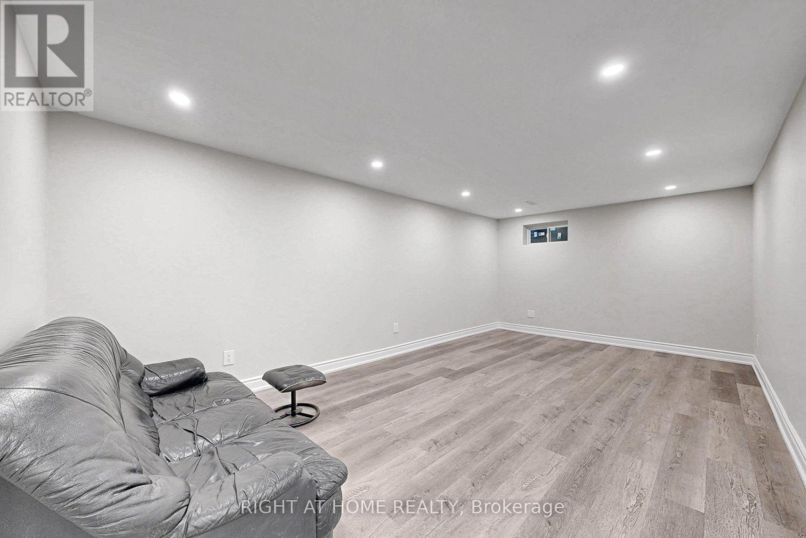 77 PEBBLEHILL SQUARE - 20