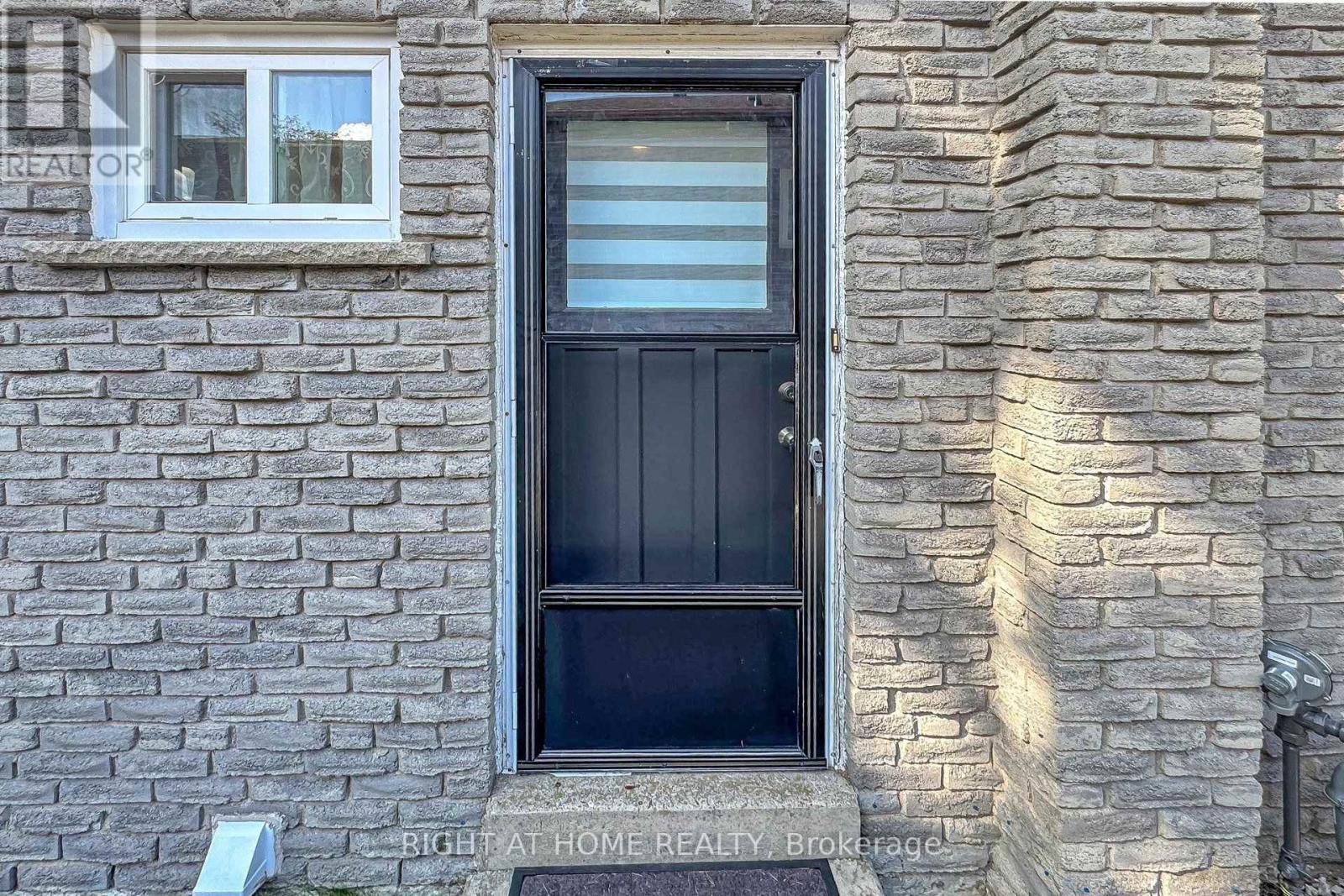 77 PEBBLEHILL SQUARE - Image 26