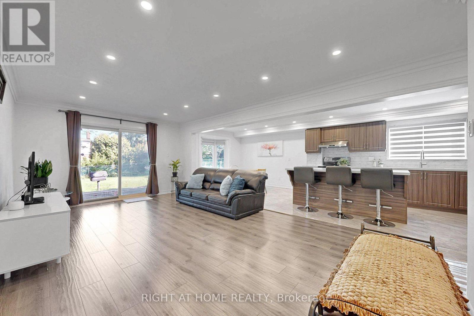 77 PEBBLEHILL SQUARE - 4