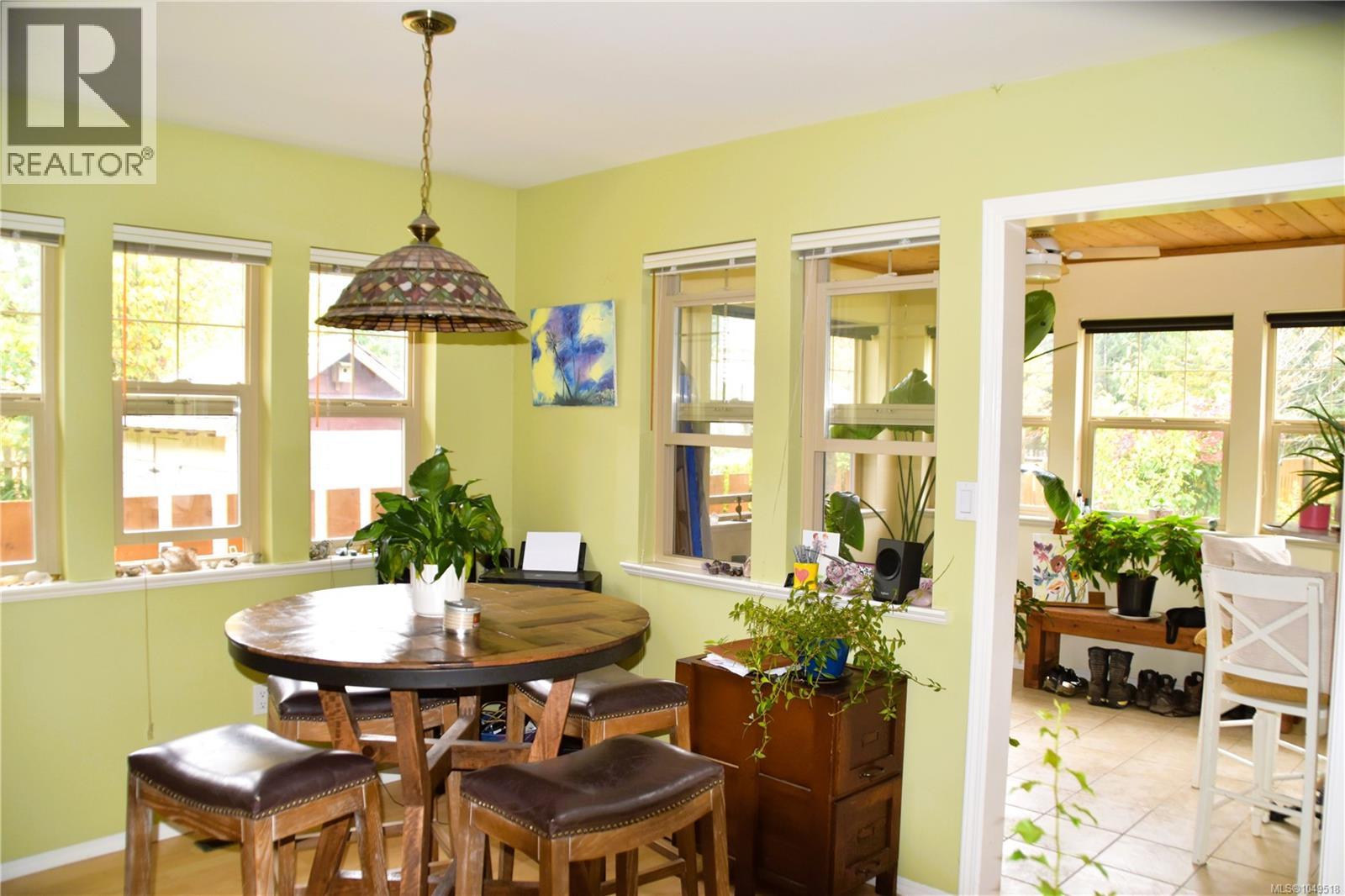 125 Maquinna Ave - Image 10
