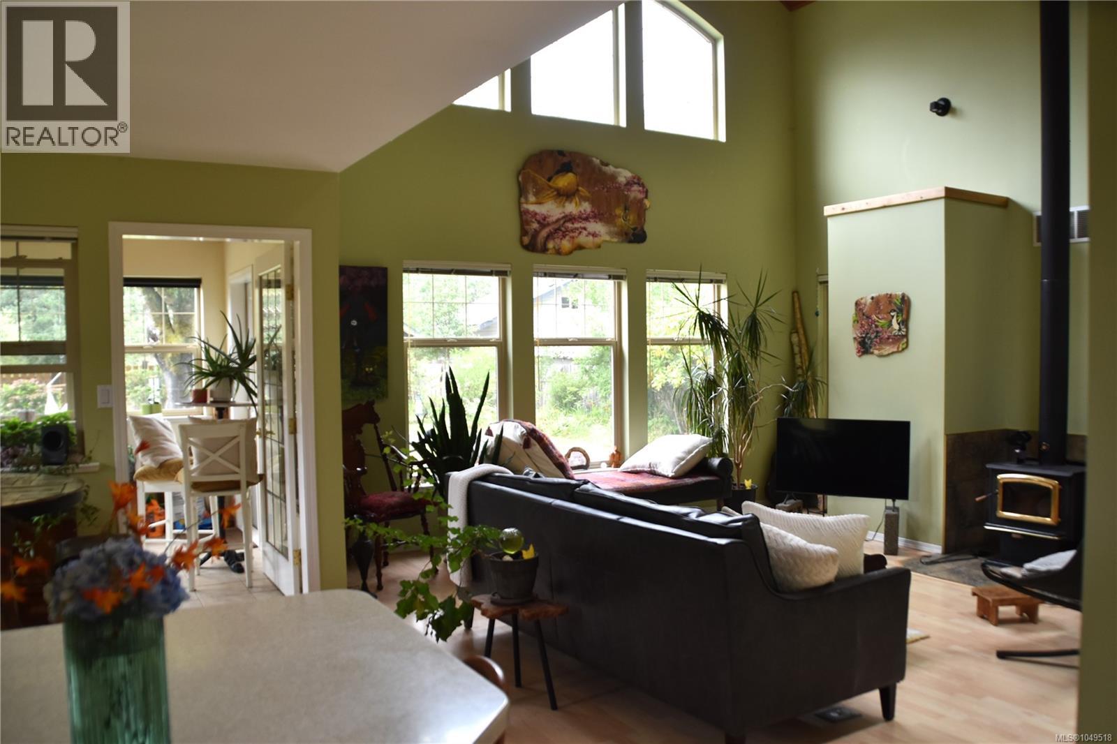 125 Maquinna Ave - Image 8