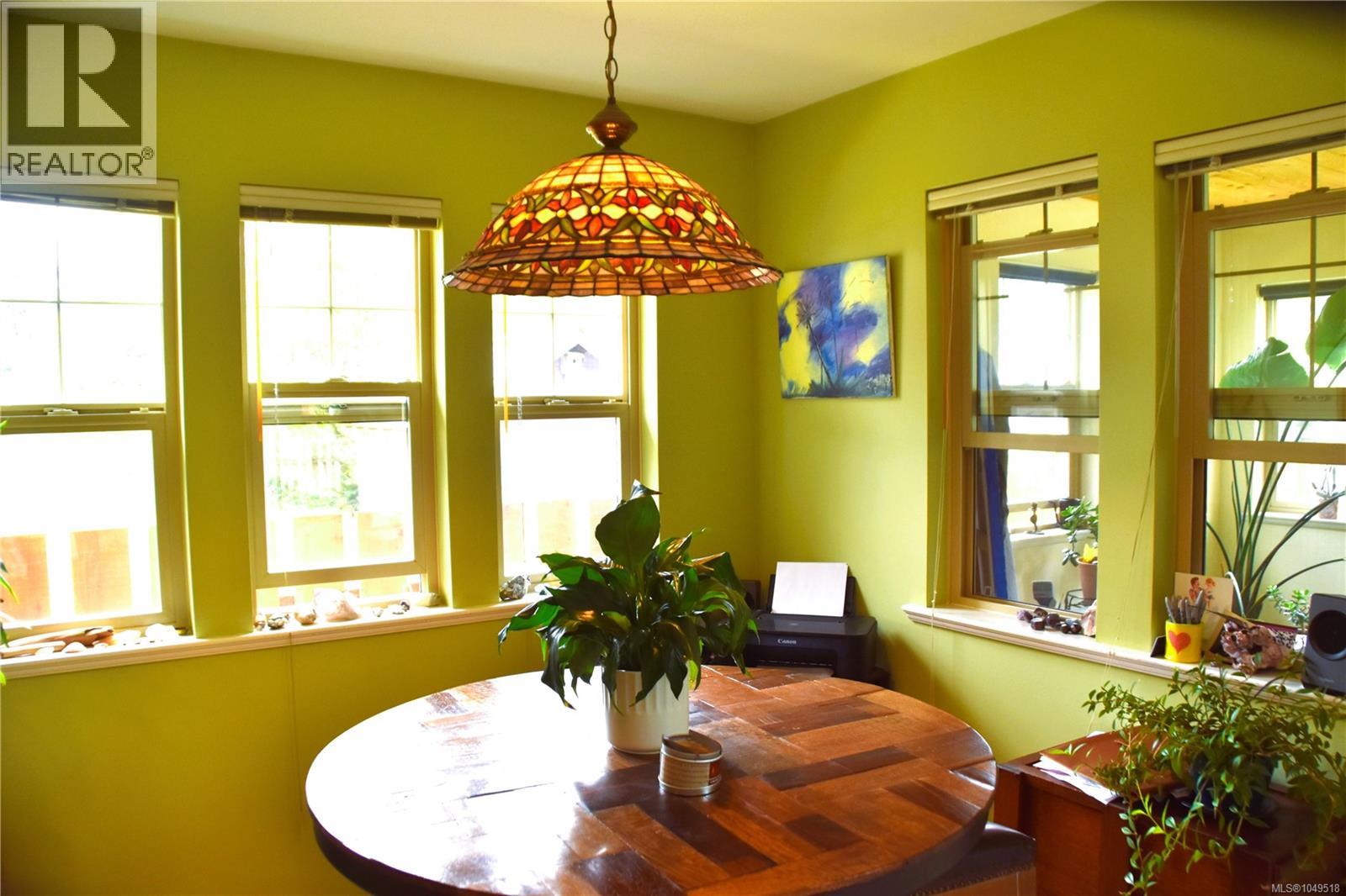 125 Maquinna Ave - Image 59