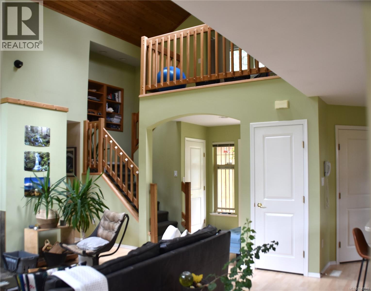 125 Maquinna Ave - Image 15