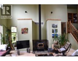 125 Maquinna Ave, Zeballos, BC V0P2A0 Photo 14