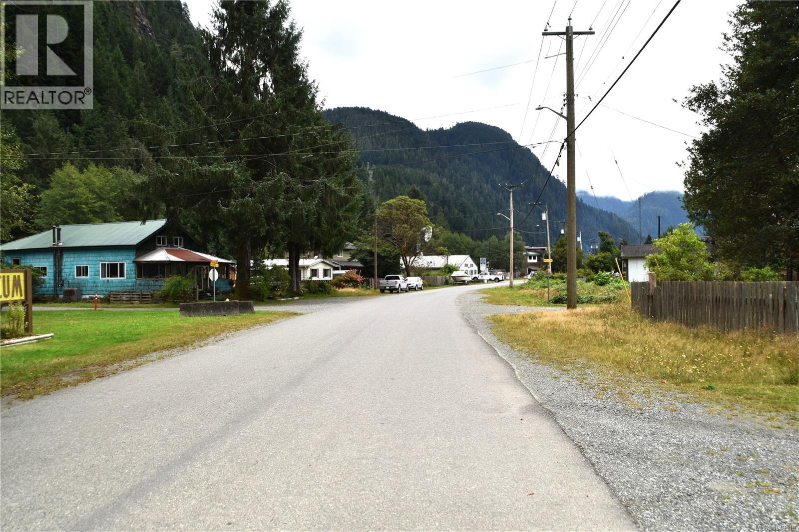 125 Maquinna Ave - Image 33