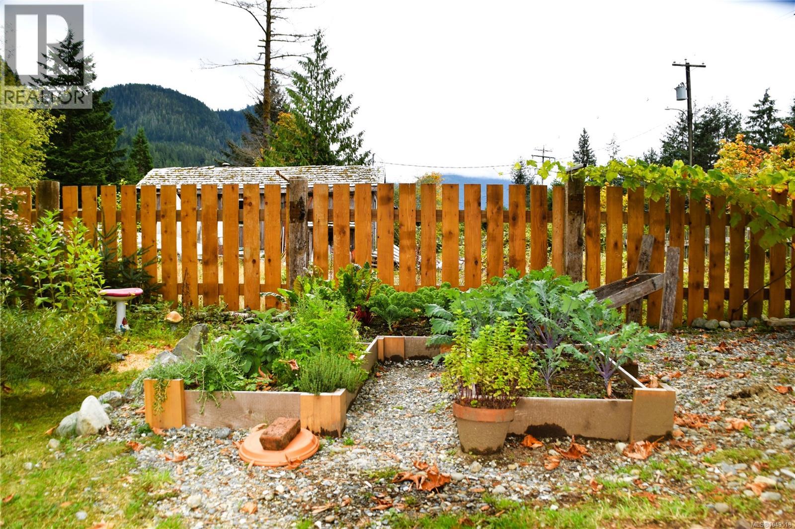 125 Maquinna Ave - Image 43