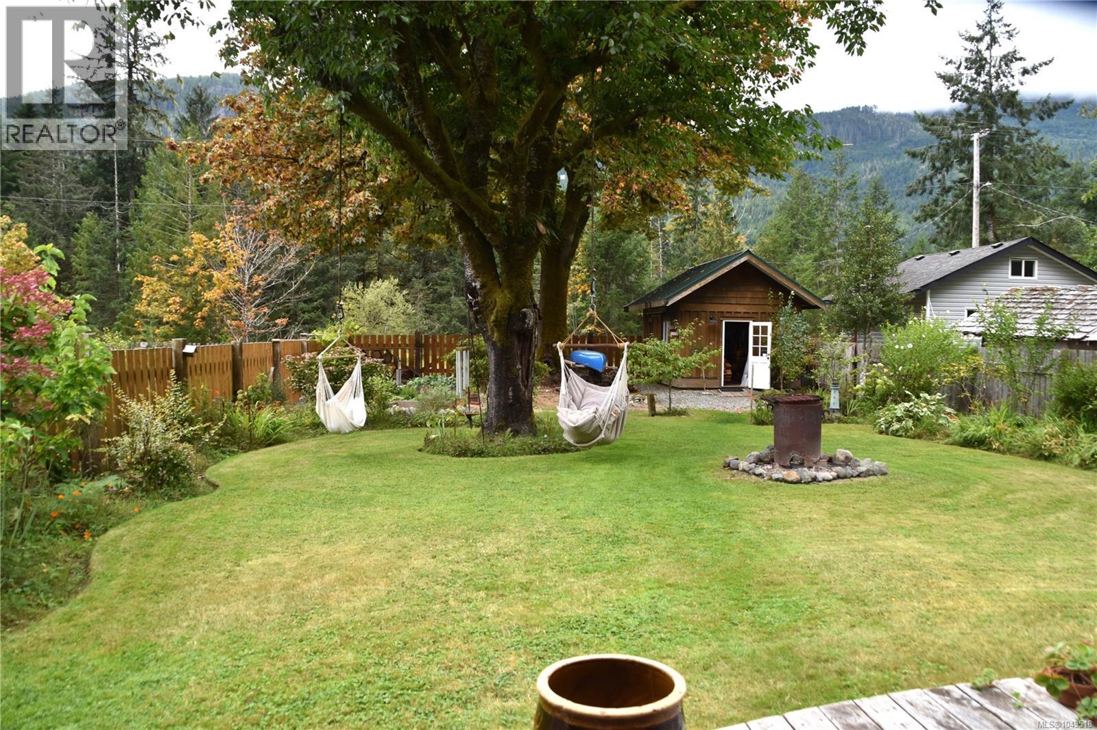 125 Maquinna Ave - Image 24