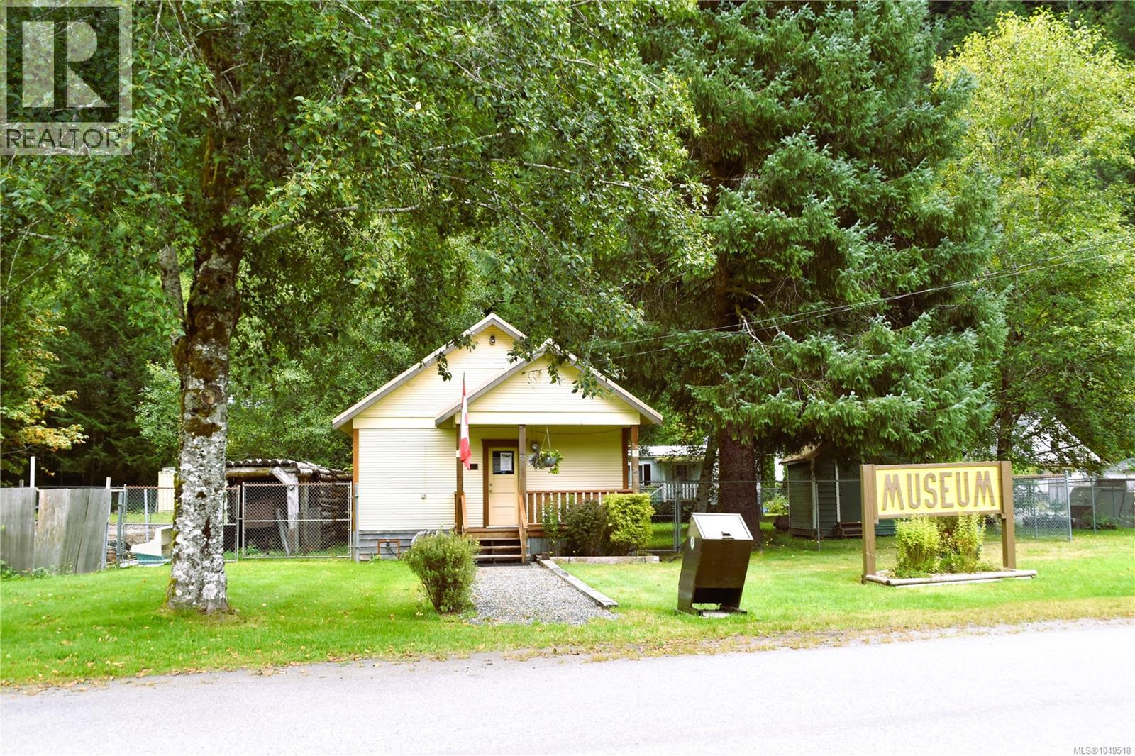 125 Maquinna Ave - 32