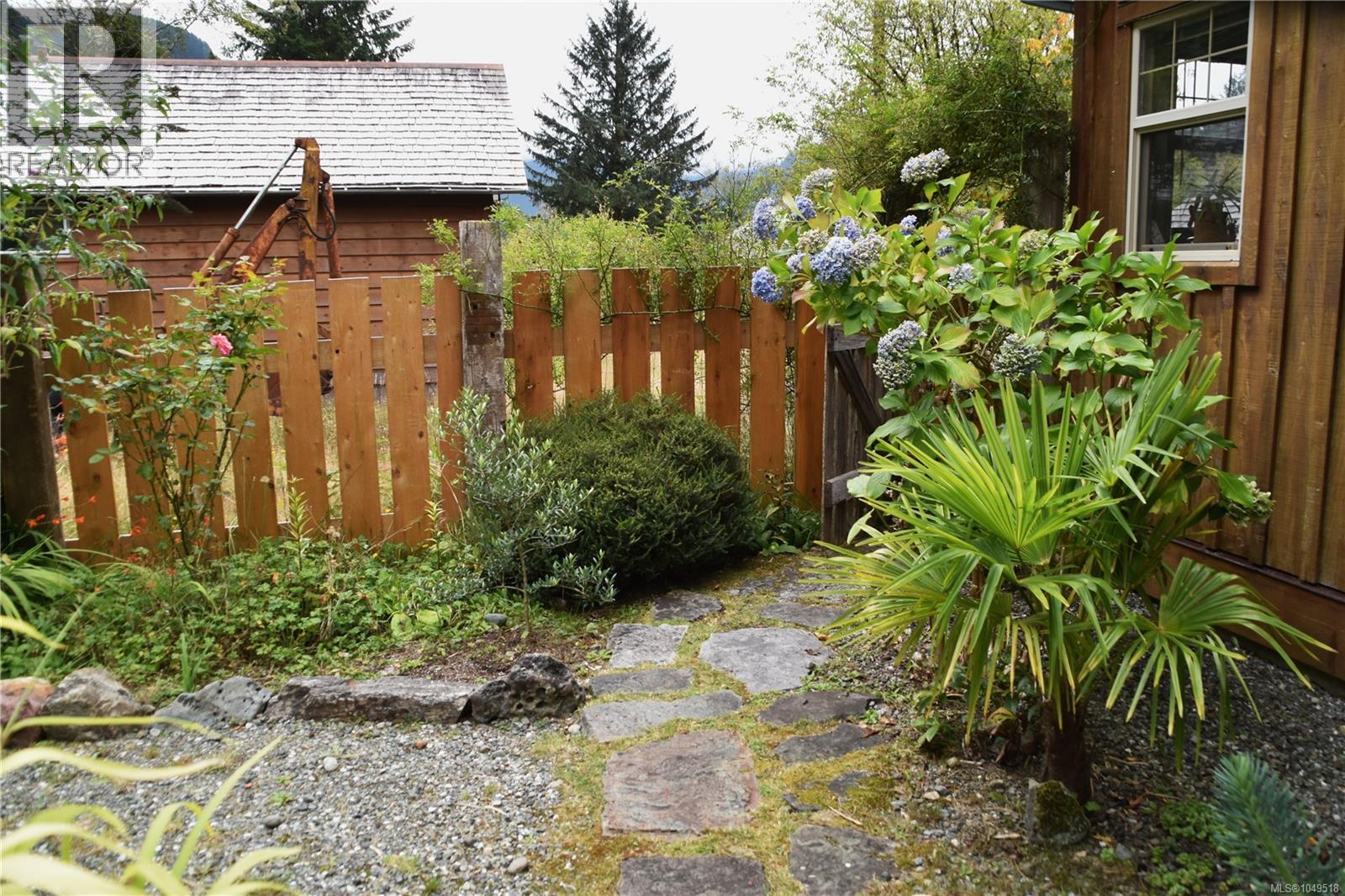125 Maquinna Ave - 35