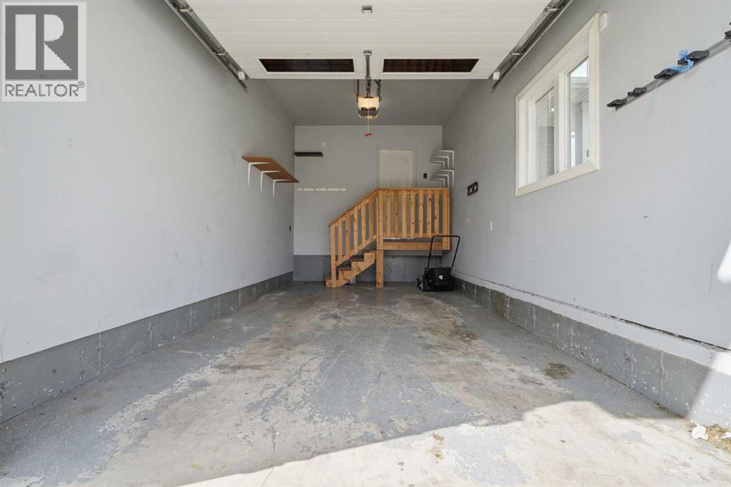 Listing photo – 8 Rowberry Court, Sylvan Lake