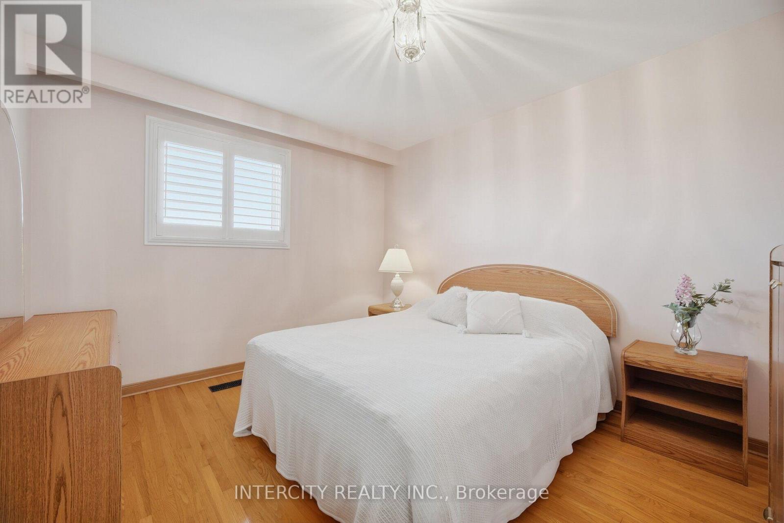 146 JULES AVENUE - Image 26