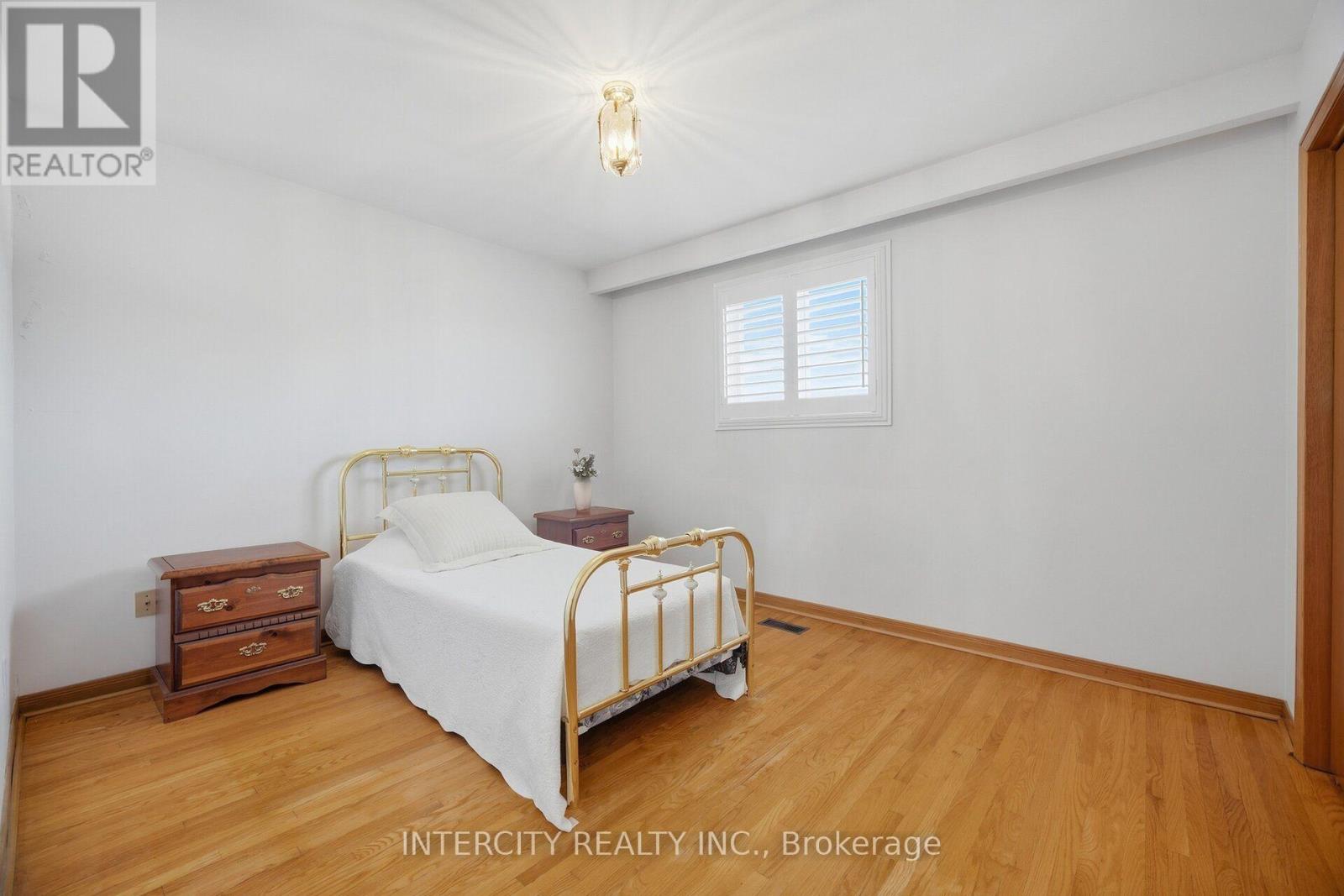 146 JULES AVENUE - Image 27