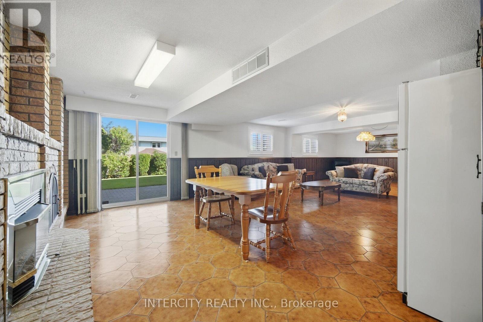 146 JULES AVENUE - 35