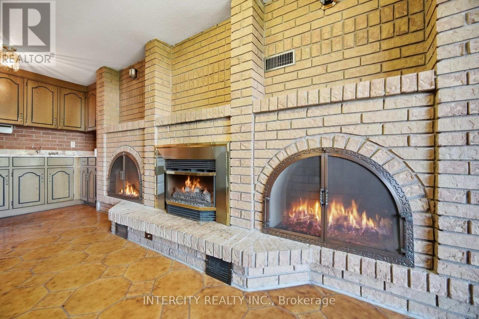 146 JULES AVENUE - Image 38