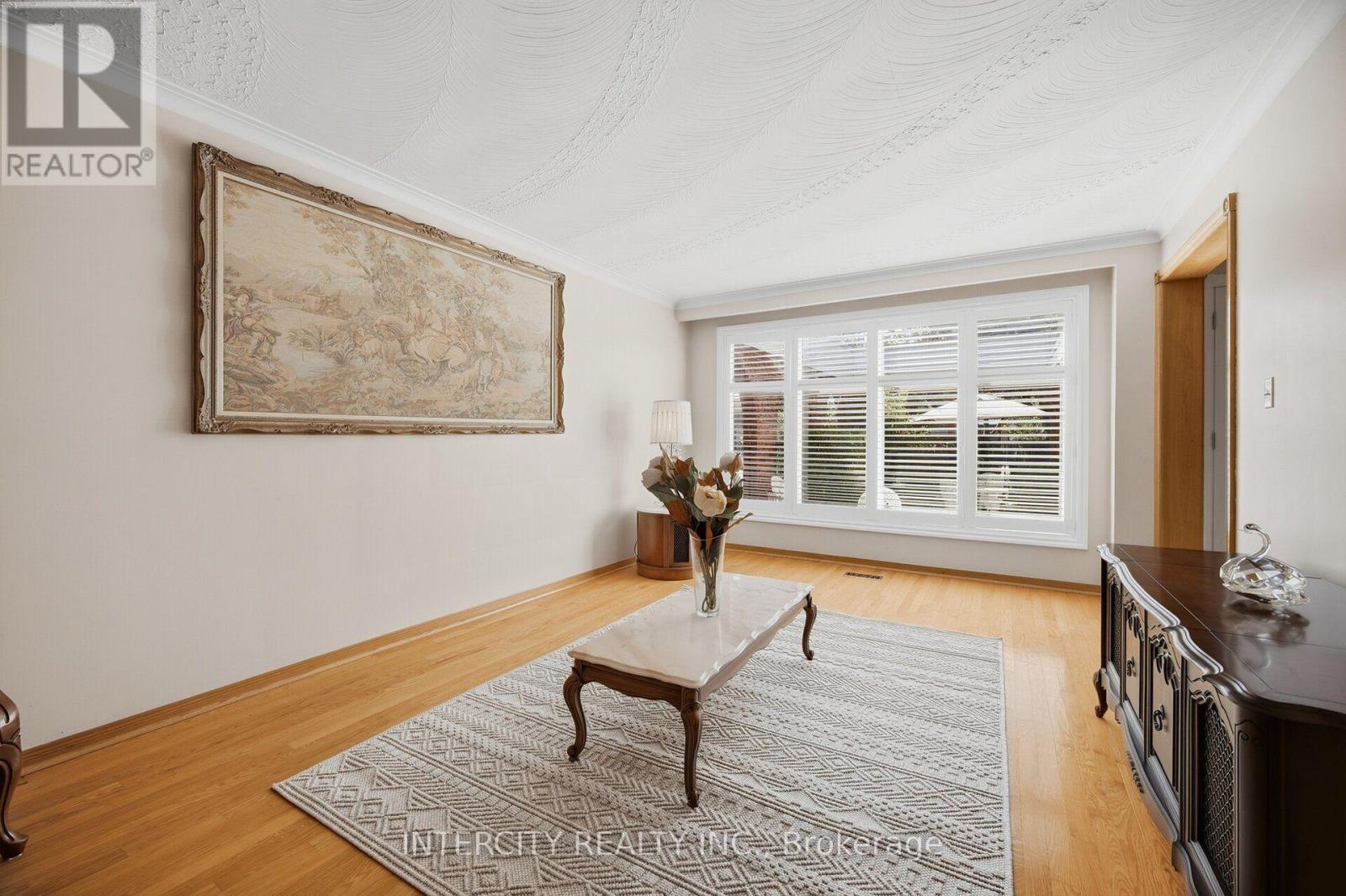 146 JULES AVENUE - 7