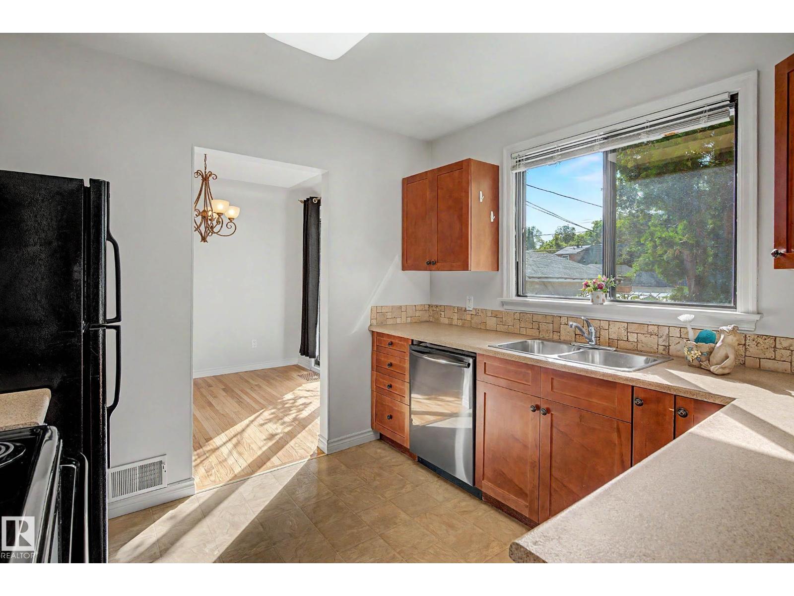 10830 138 ST NW - 12