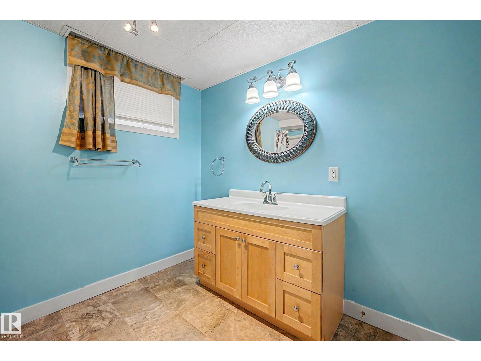 10830 138 ST NW - 29