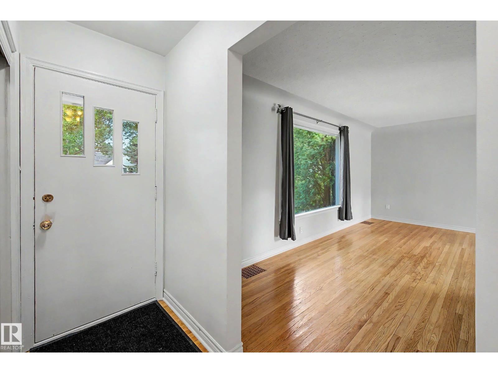 10830 138 ST NW - 3