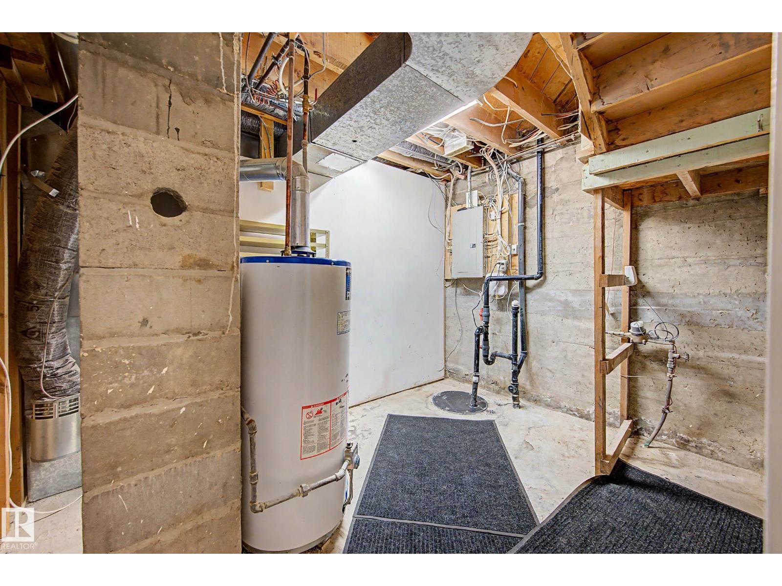 10830 138 ST NW - 31