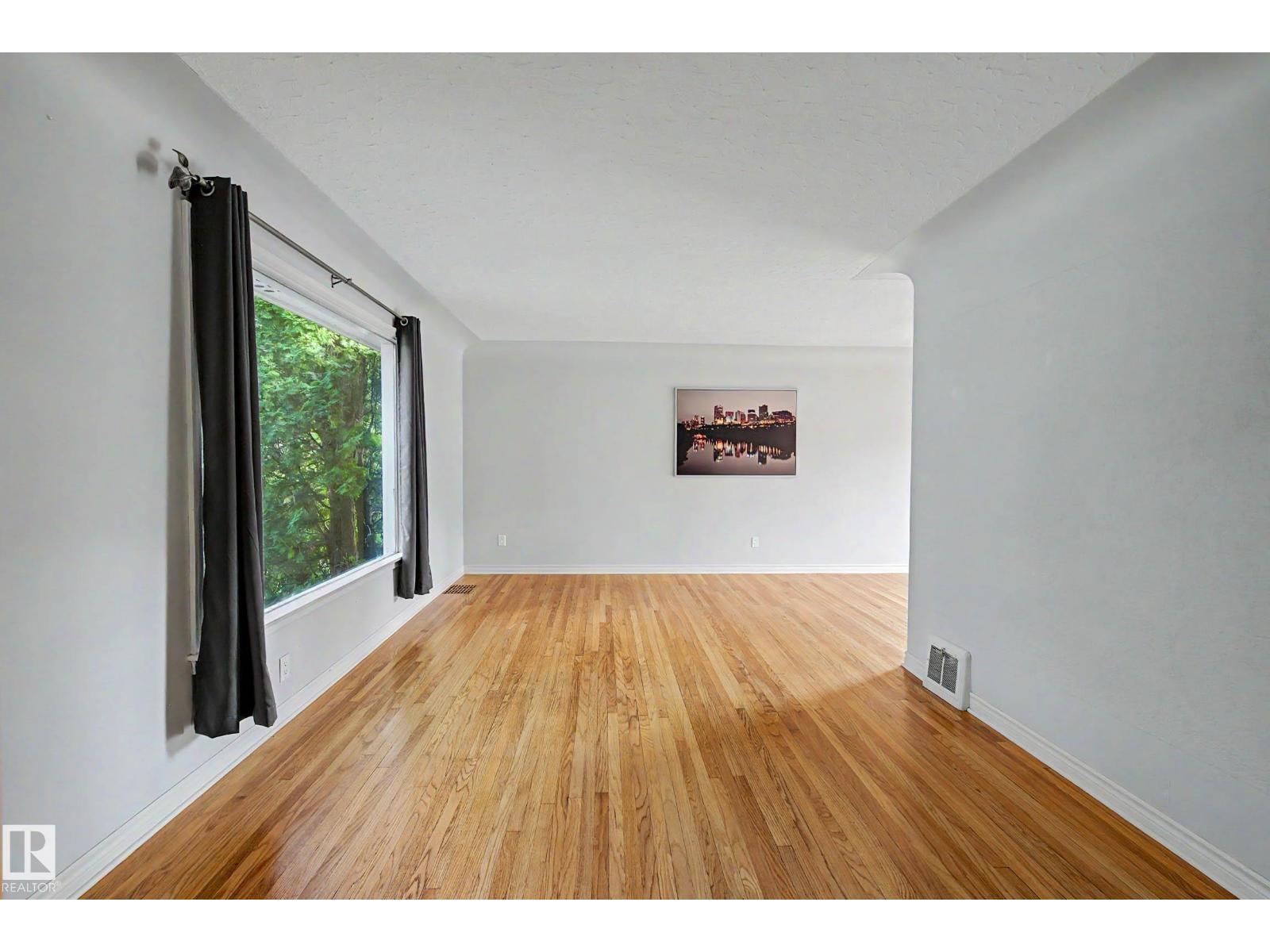 10830 138 ST NW - 5