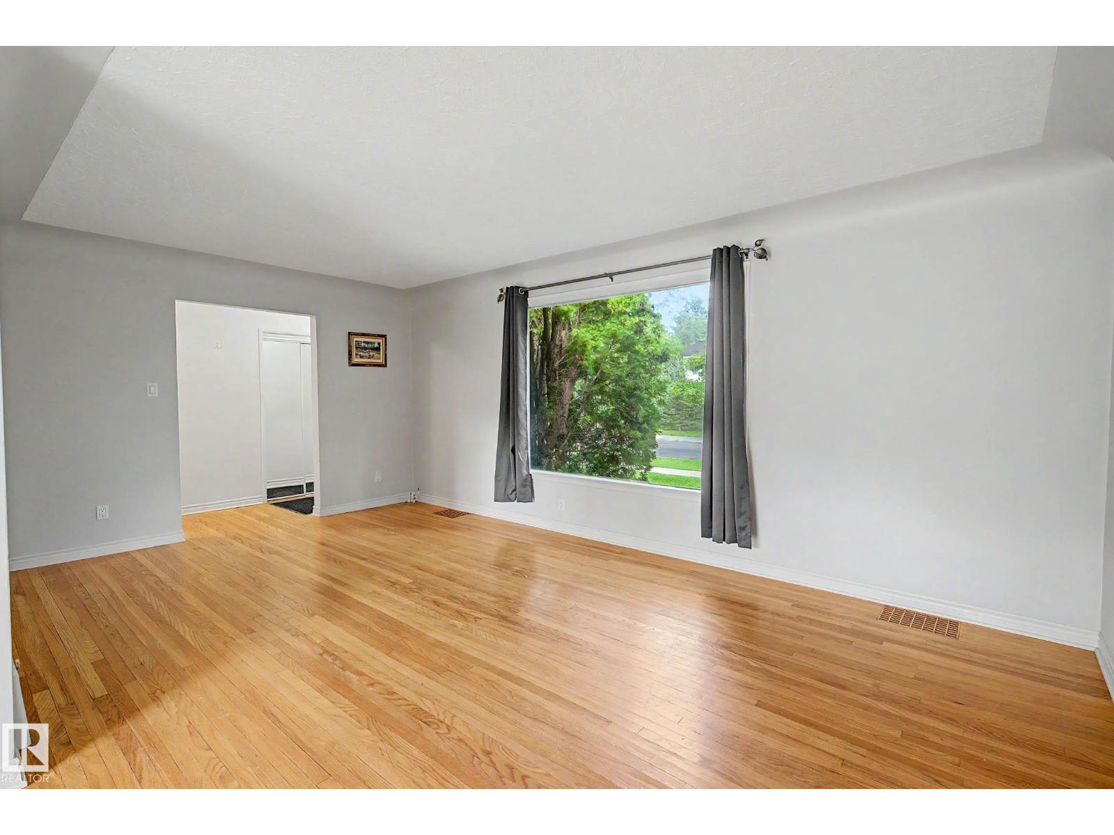 10830 138 ST NW - 6