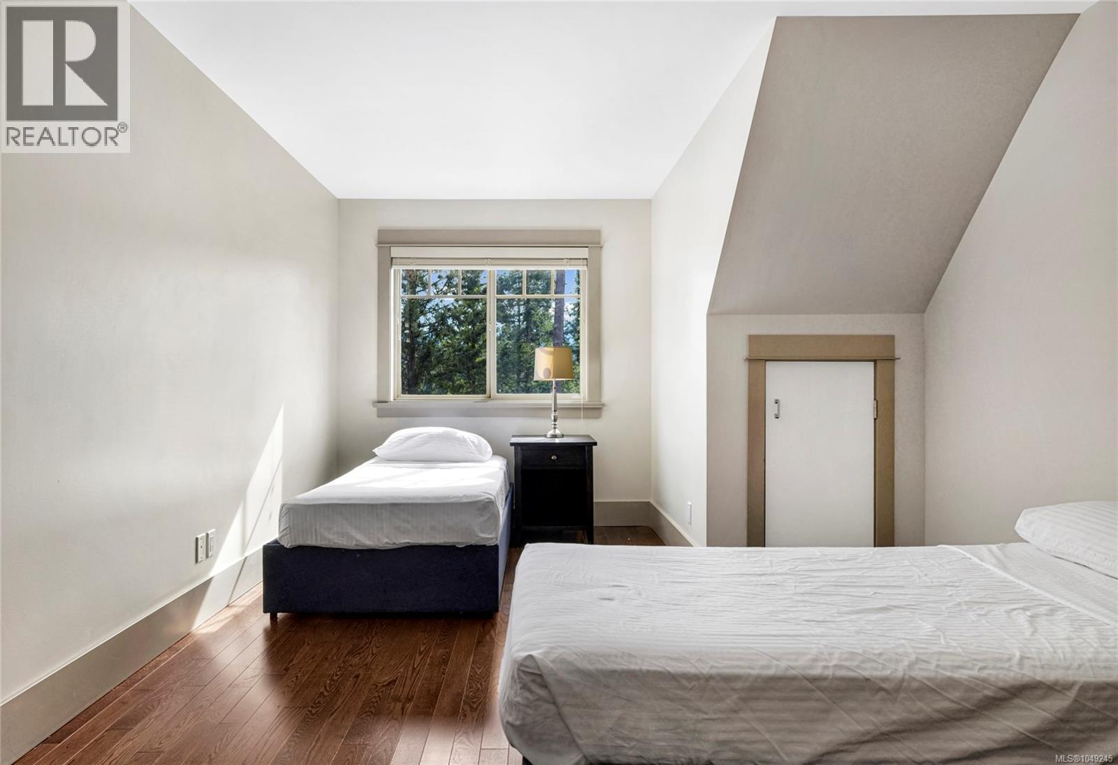2 315 Robinson Road, Salt Spring
