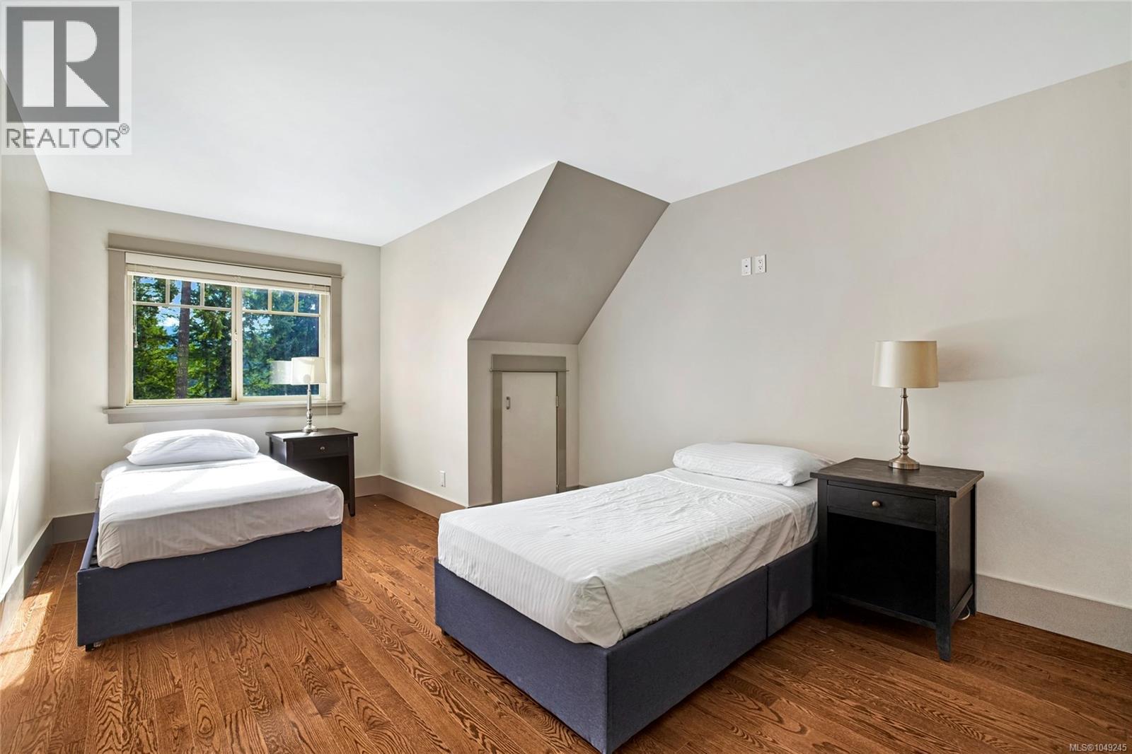 2 315 Robinson Road, Salt Spring