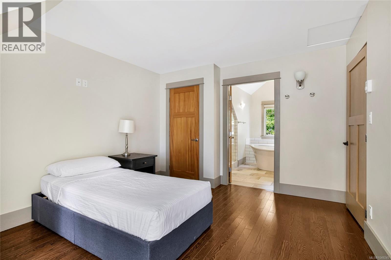 2 315 Robinson Road, Salt Spring