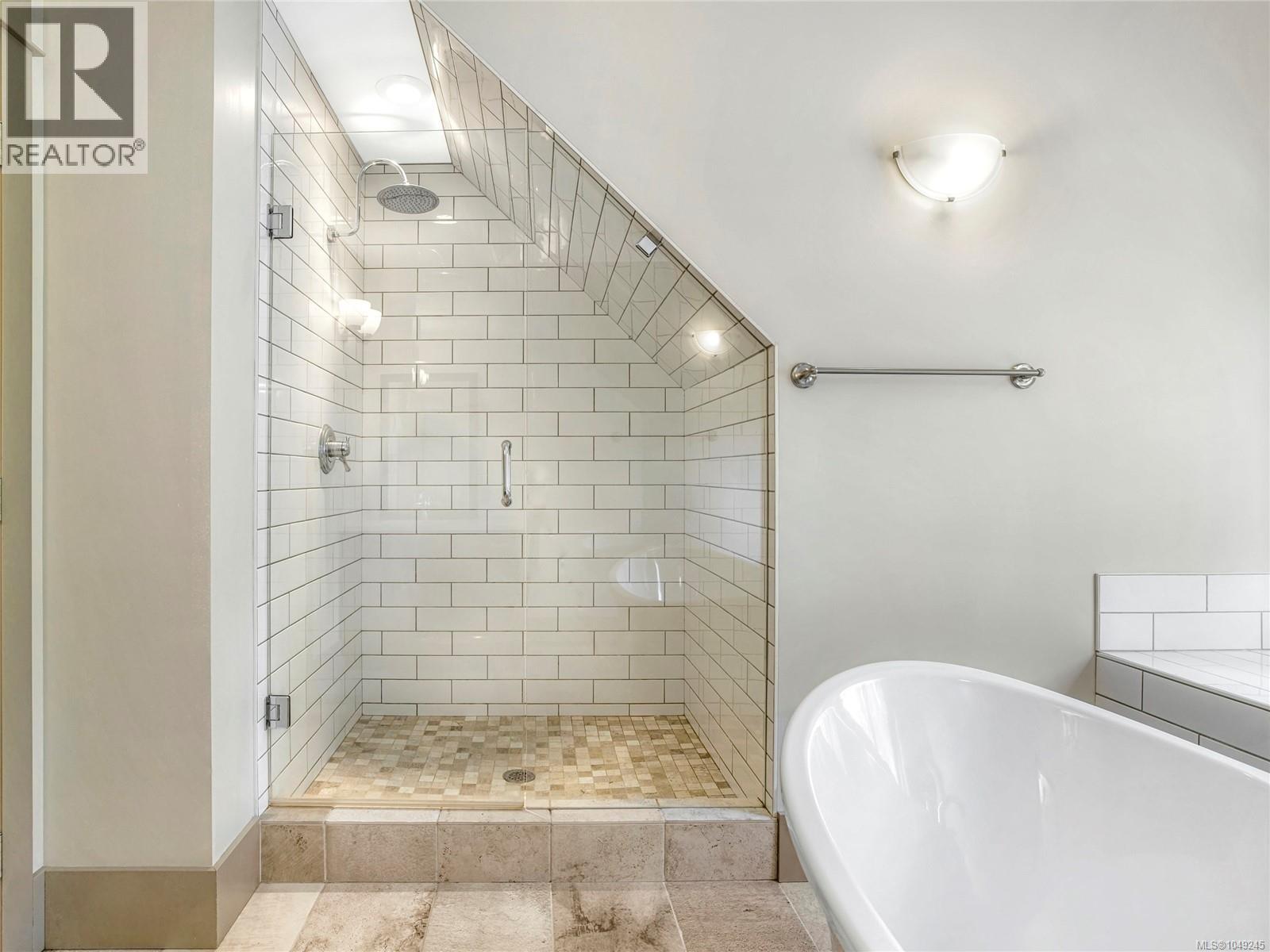 2 315 Robinson Road, Salt Spring