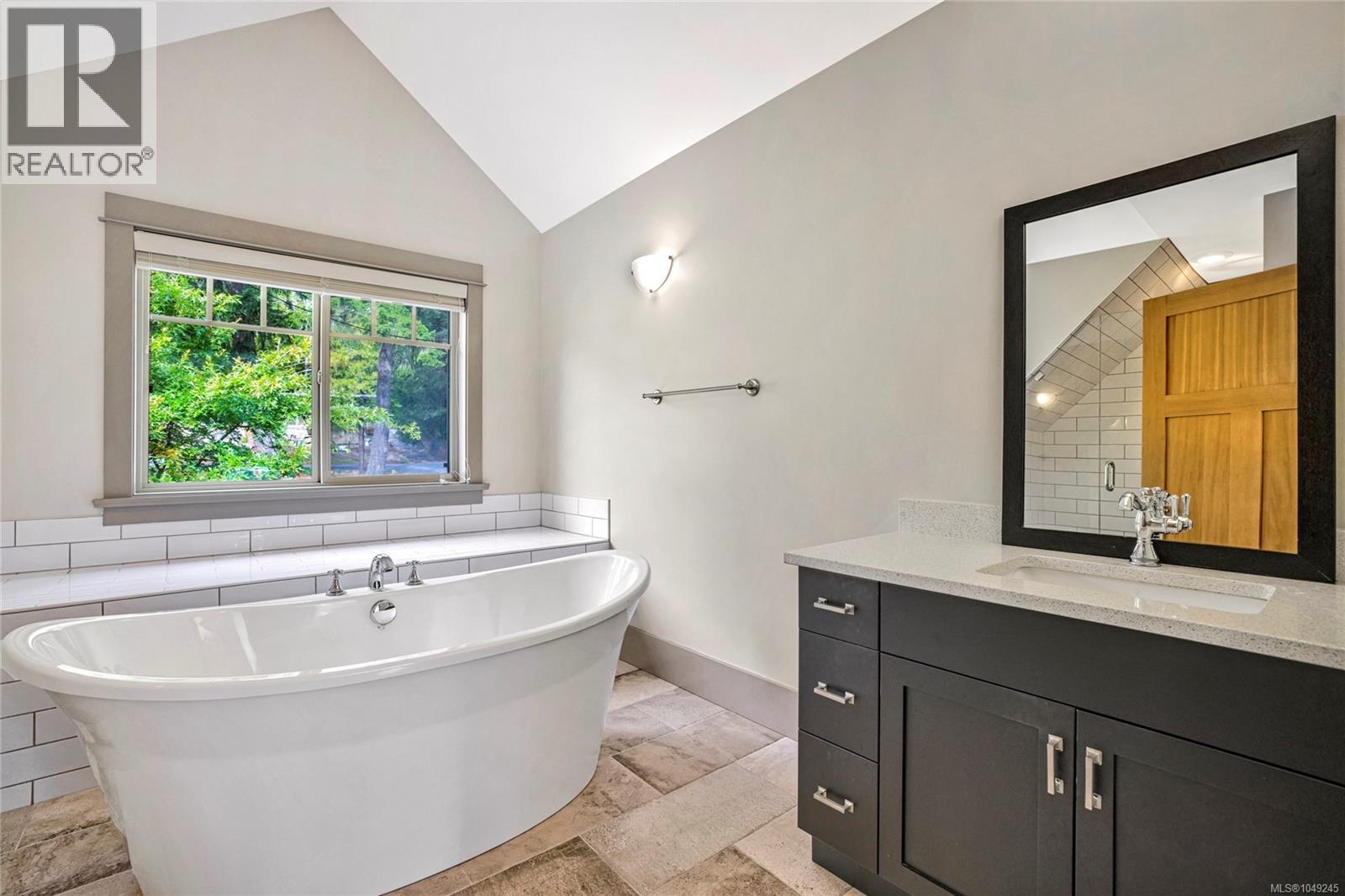 2 315 Robinson Road, Salt Spring