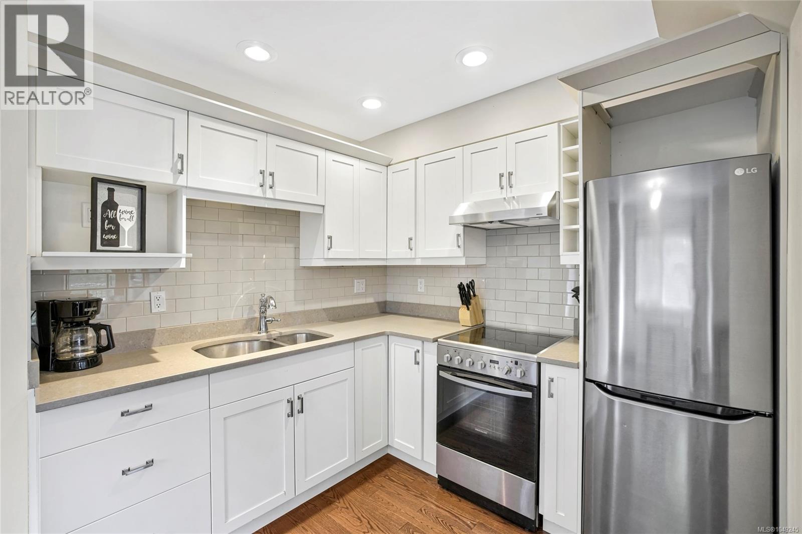 2 315 Robinson Road, Salt Spring