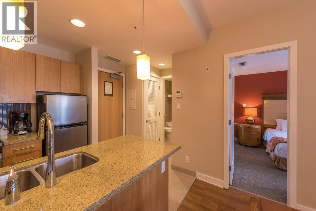 #334 15 PARK Place - 24