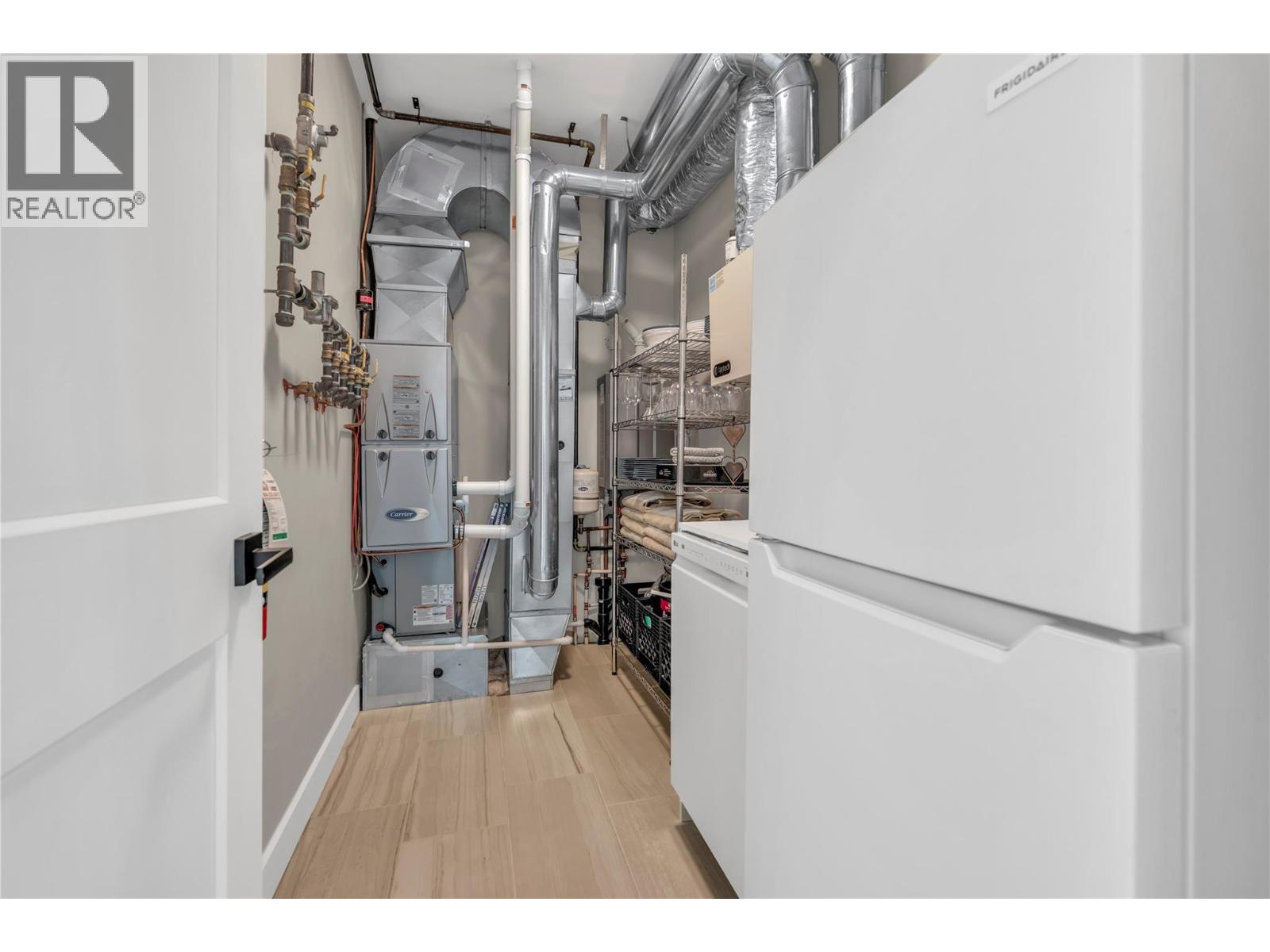 #102 222 LEE Avenue - 37