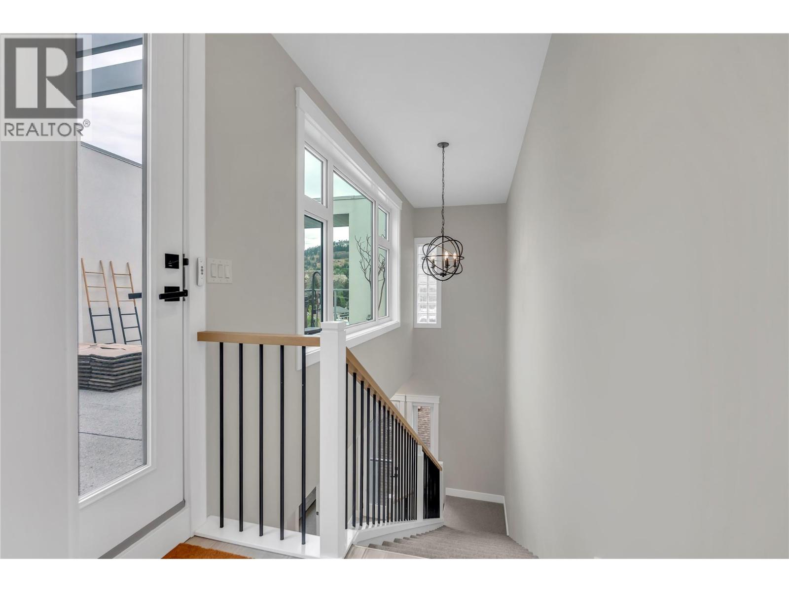 #102 222 LEE Avenue - 36