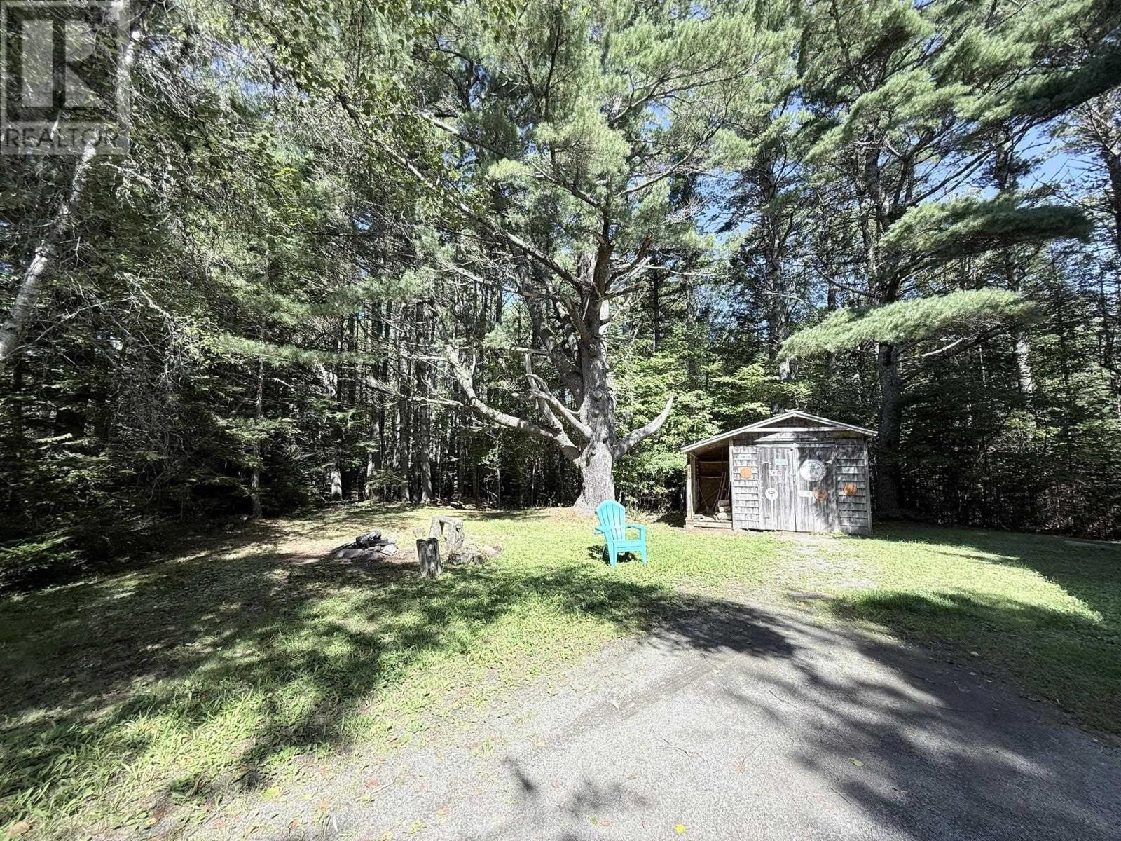 2031 East Clifford Road, East Clifford — photo 4