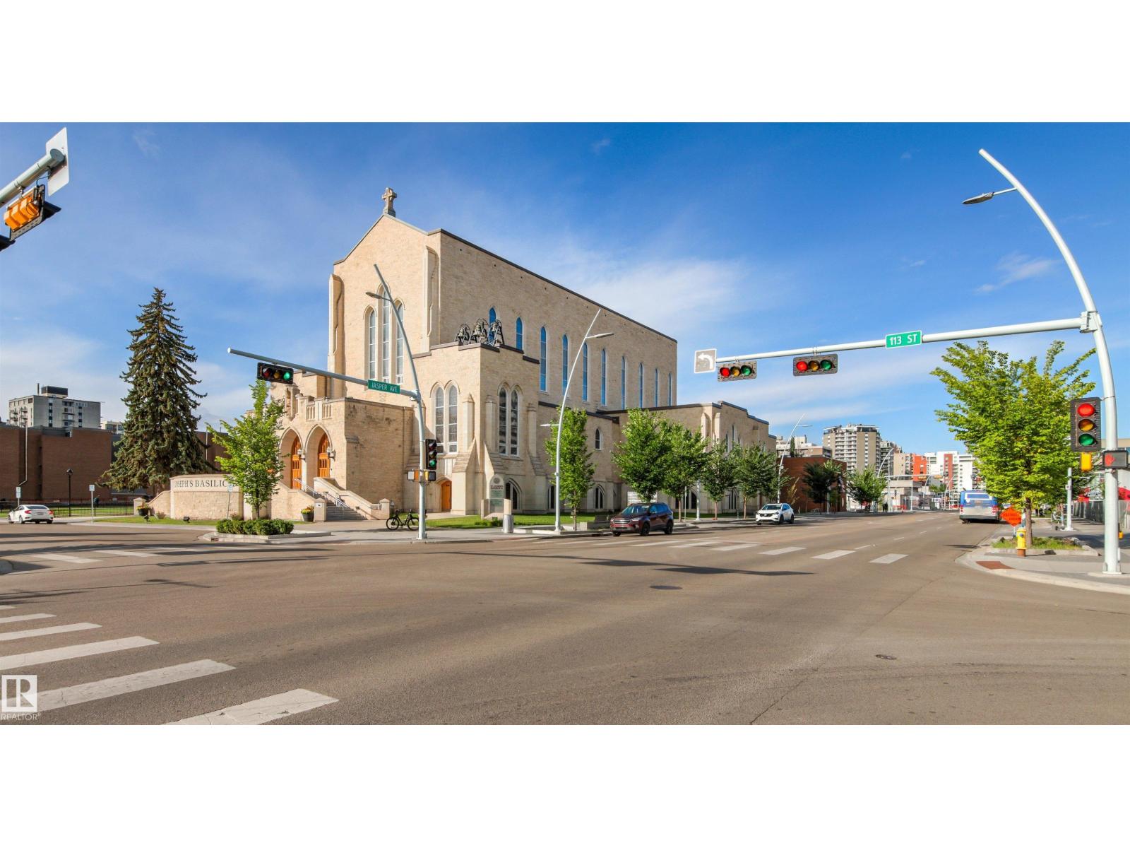 #7 10032 113 ST NW - 58