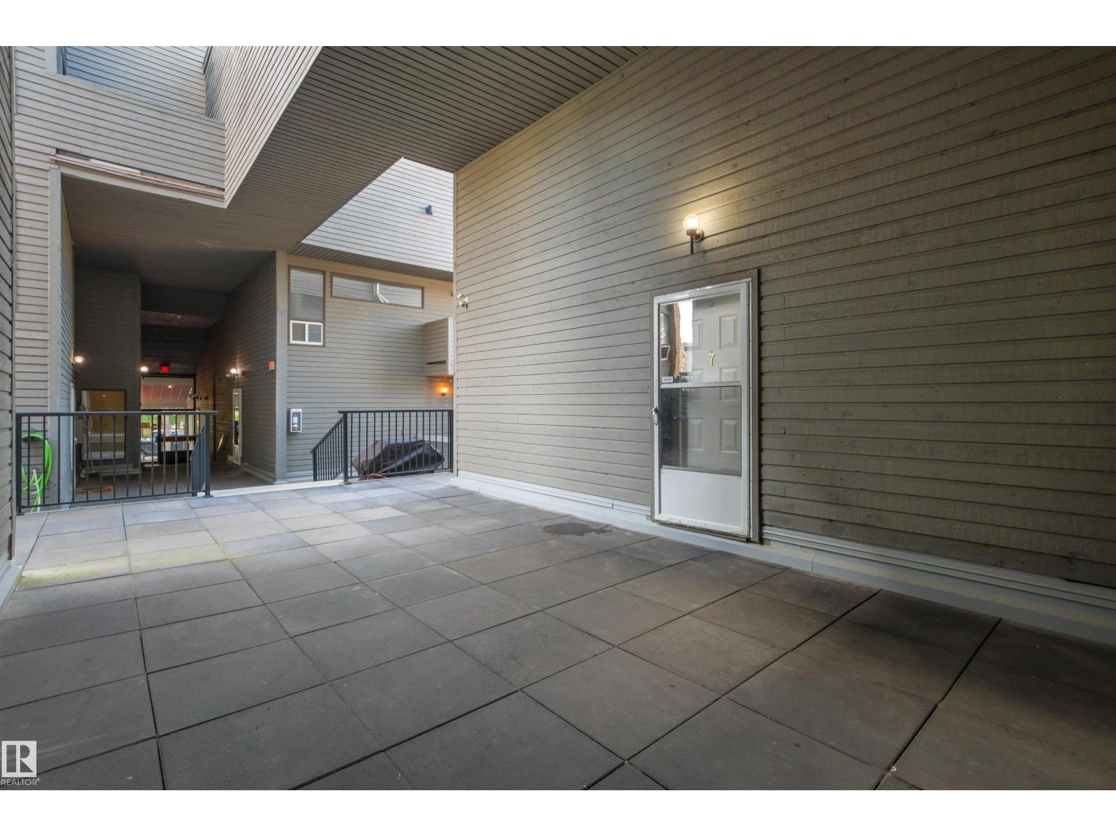 #7 10032 113 ST NW - 5