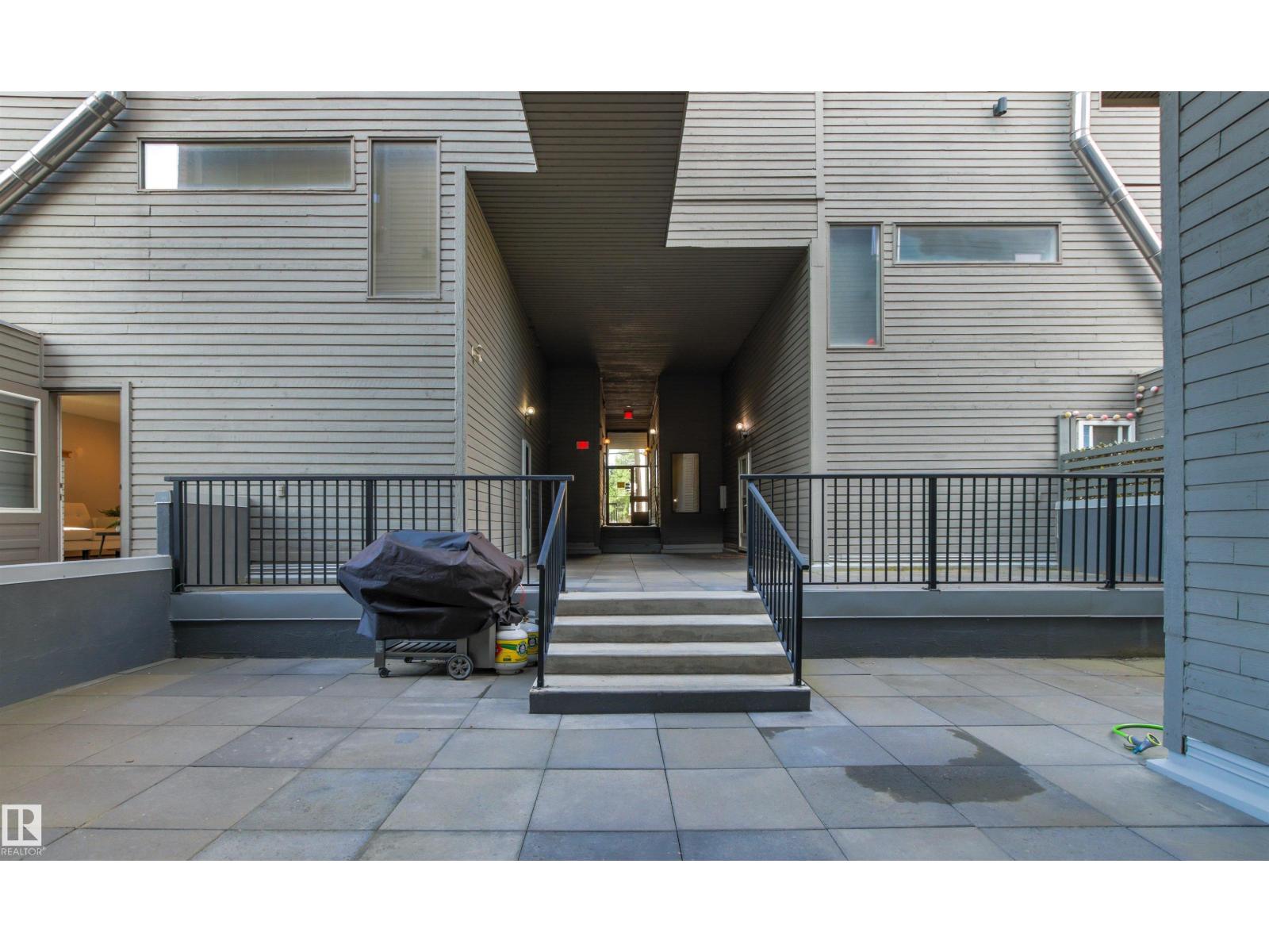 #7 10032 113 ST NW - 3