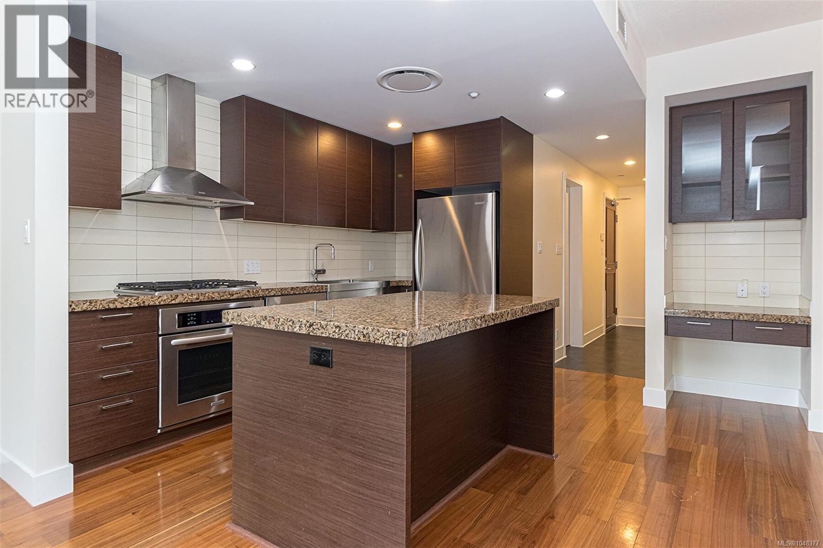 #301 1400 Lynburne Pl - 12