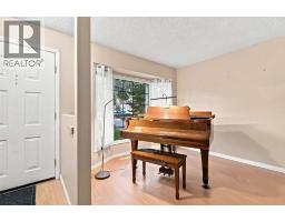 Bedroom - 70 Edgeburn Crescent, Calgary, AB T3A4J3 Photo 6
