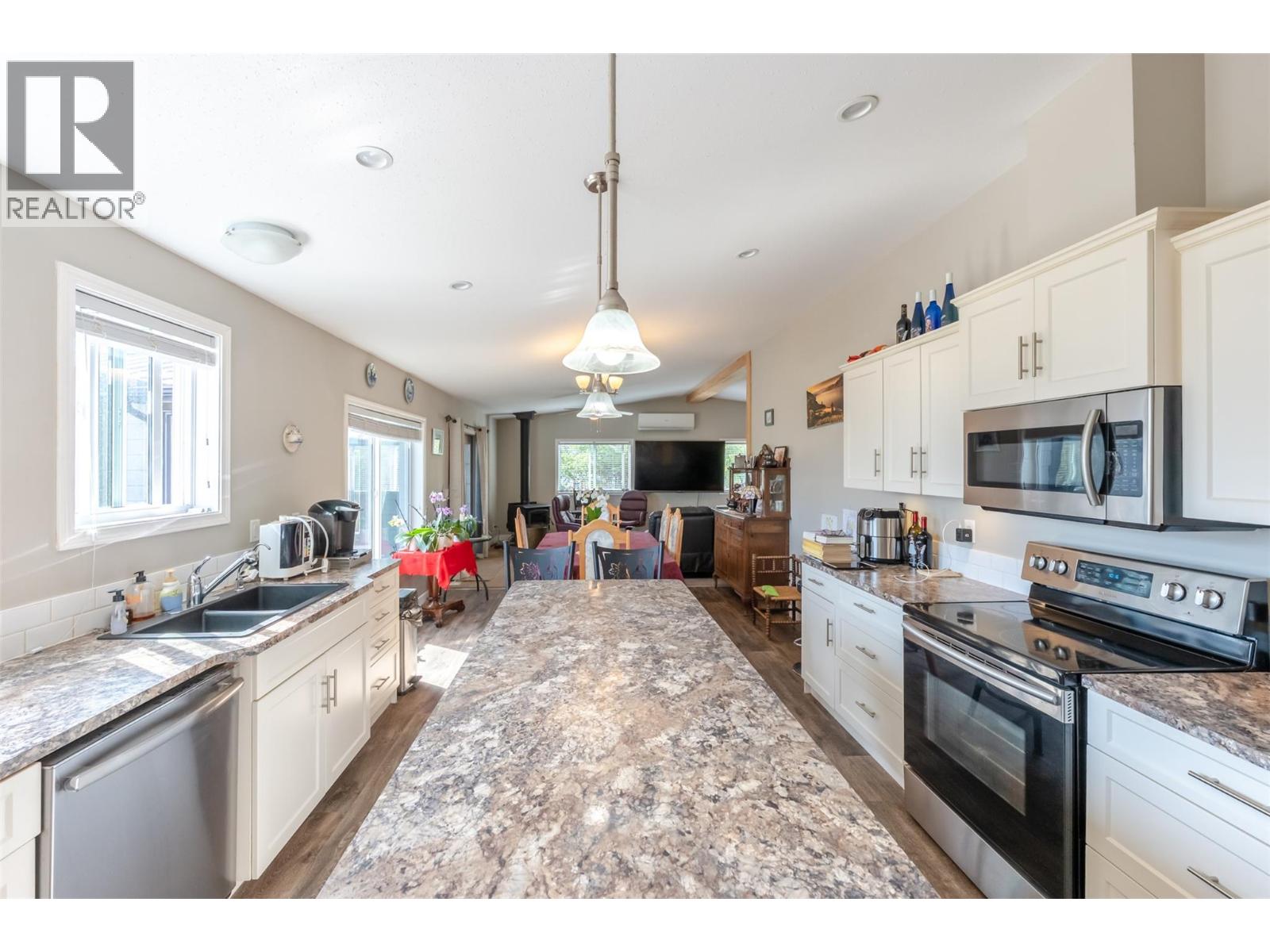 306 HWY 97, Kaleden