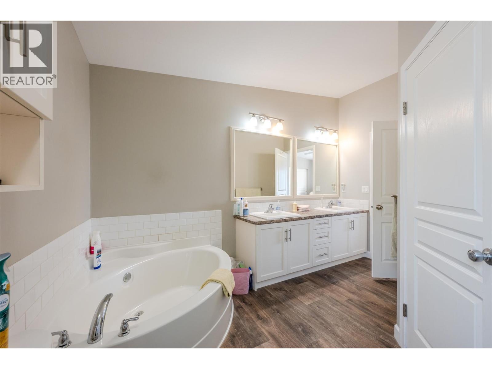306 HWY 97, Kaleden