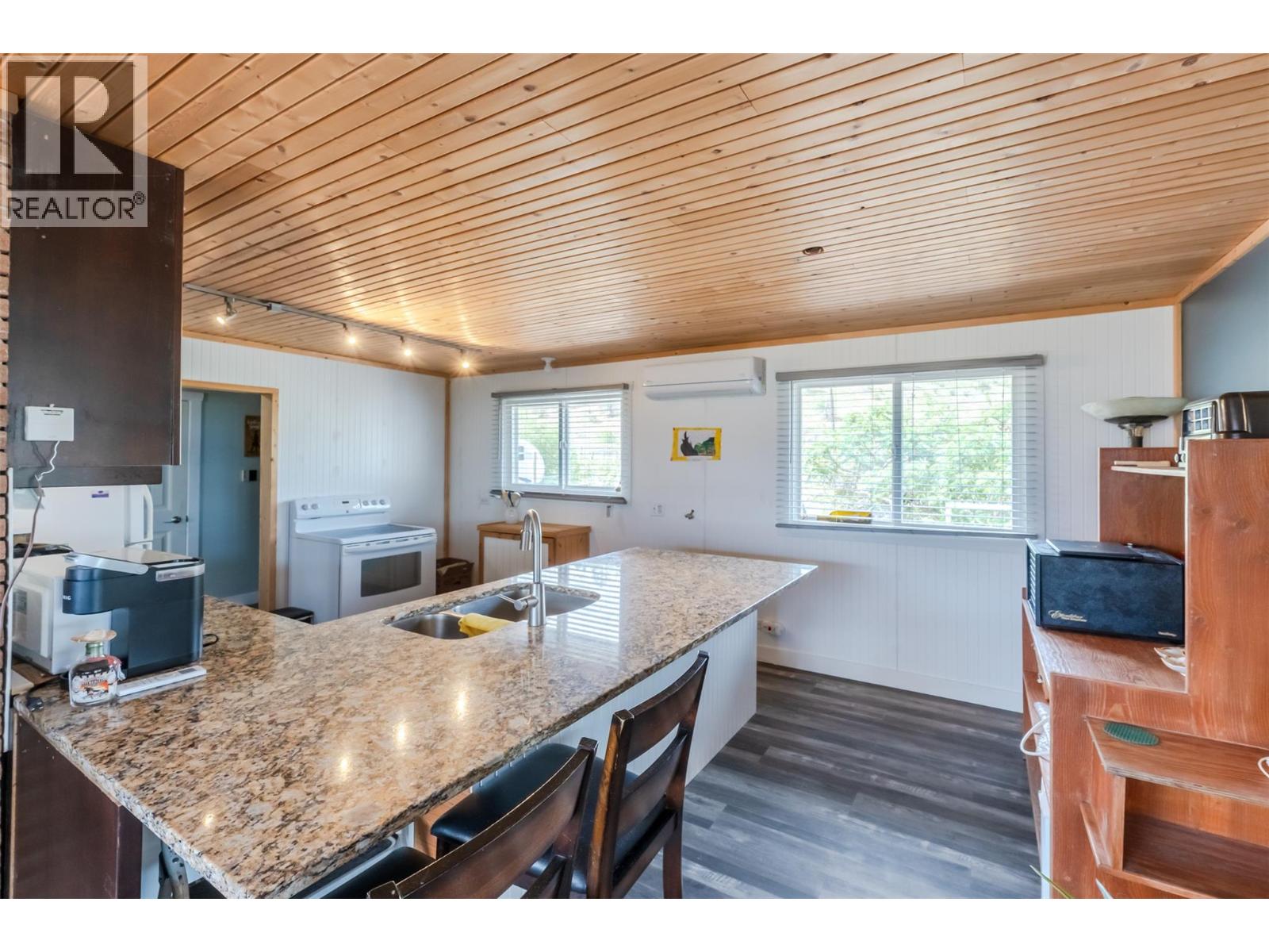 306 HWY 97, Kaleden