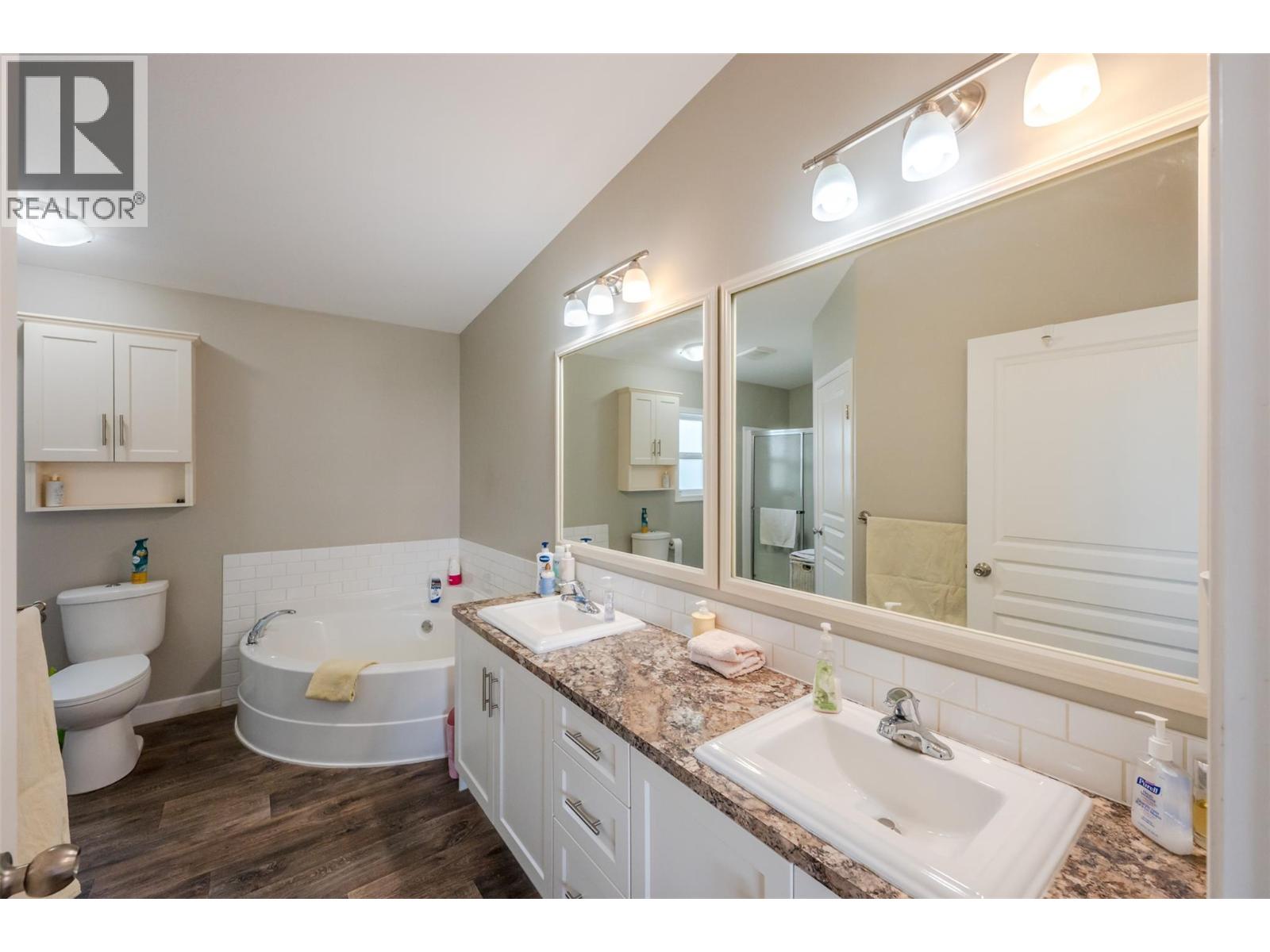 306 HWY 97, Kaleden