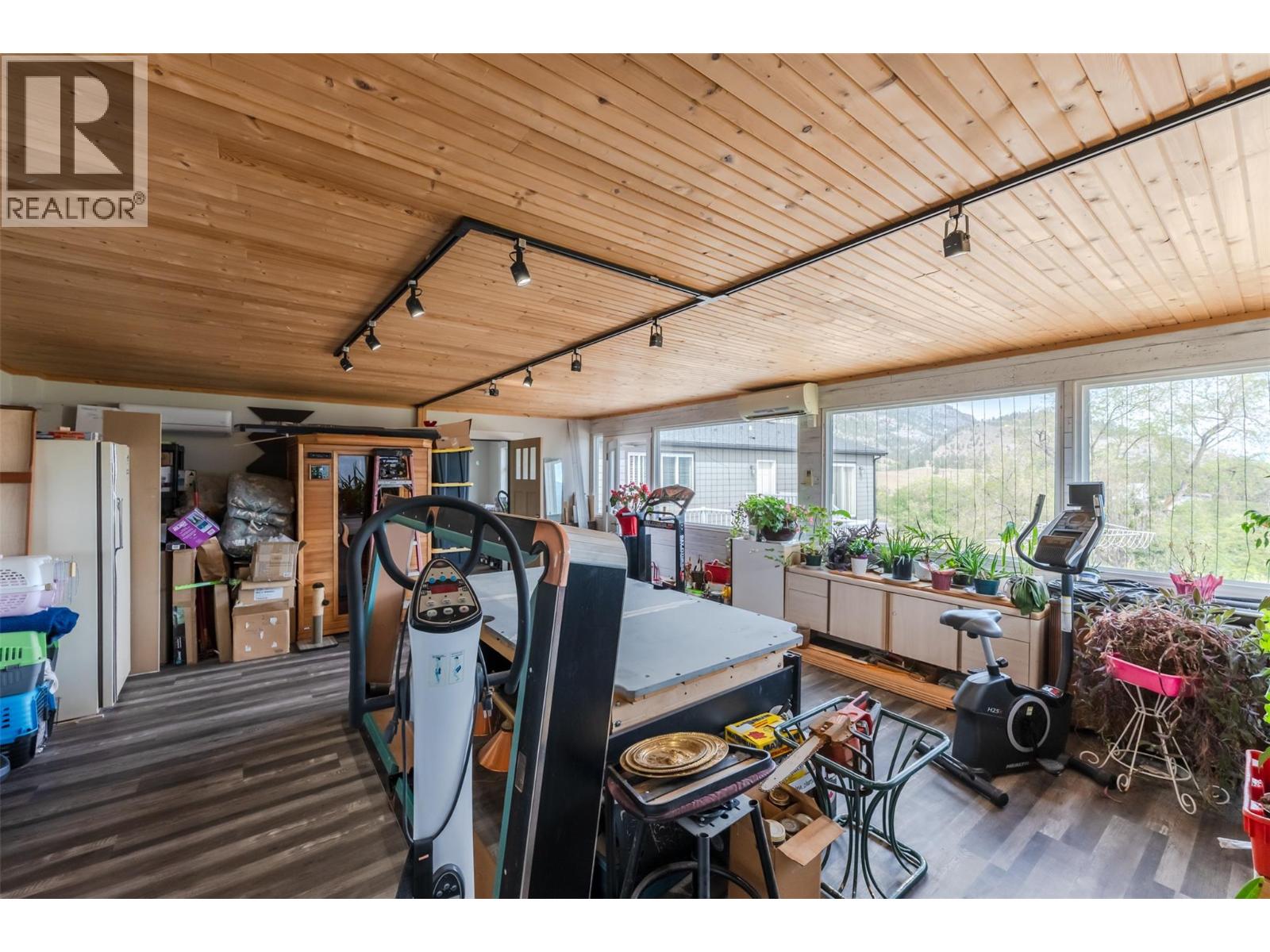 306 HWY 97, Kaleden