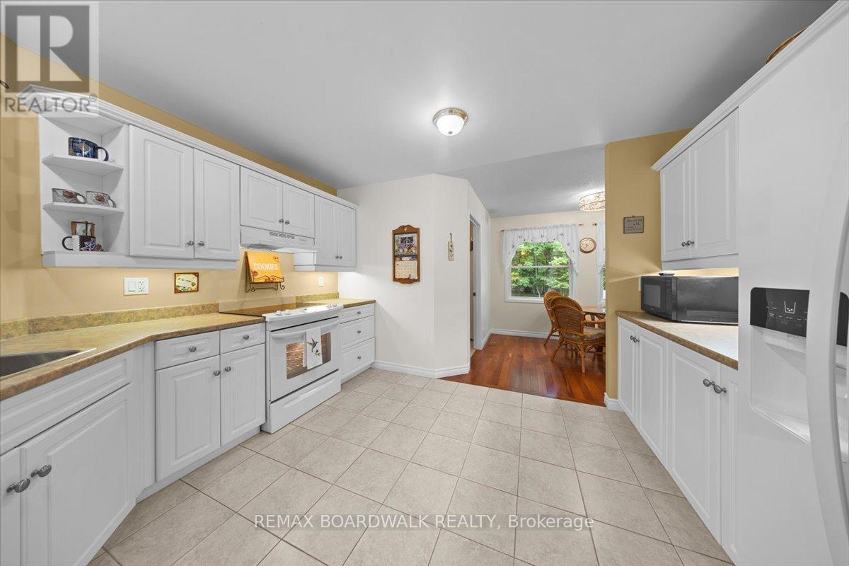 700 STRAWBERRY LANE - Image 20