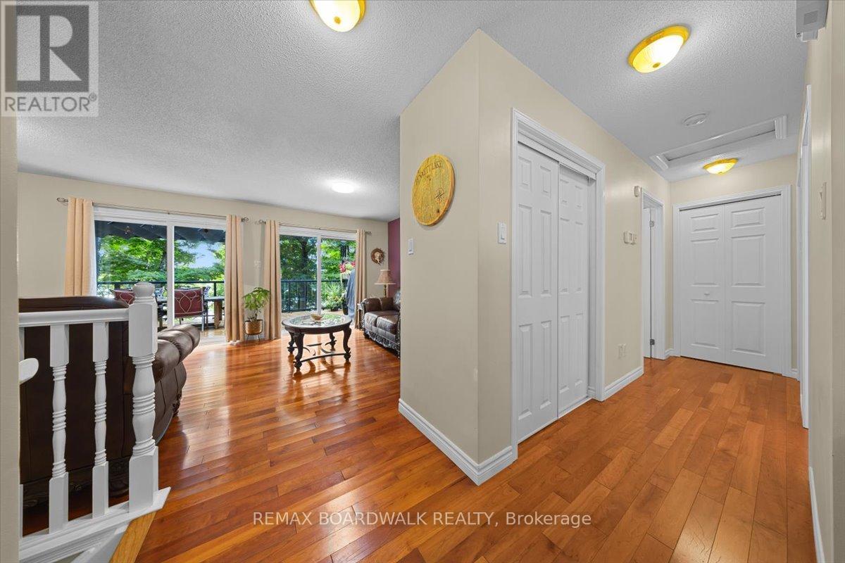 700 STRAWBERRY LANE - 7