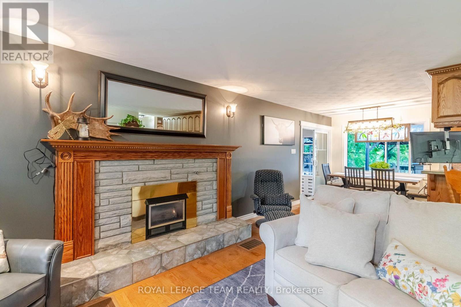 107 PEACOCK CRESCENT - Image 32