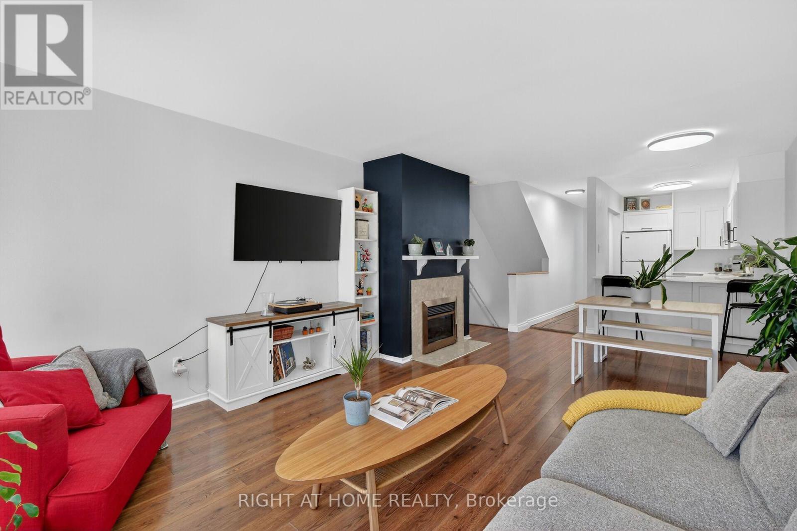 43 CRISPIN PRIVATE - Image 21