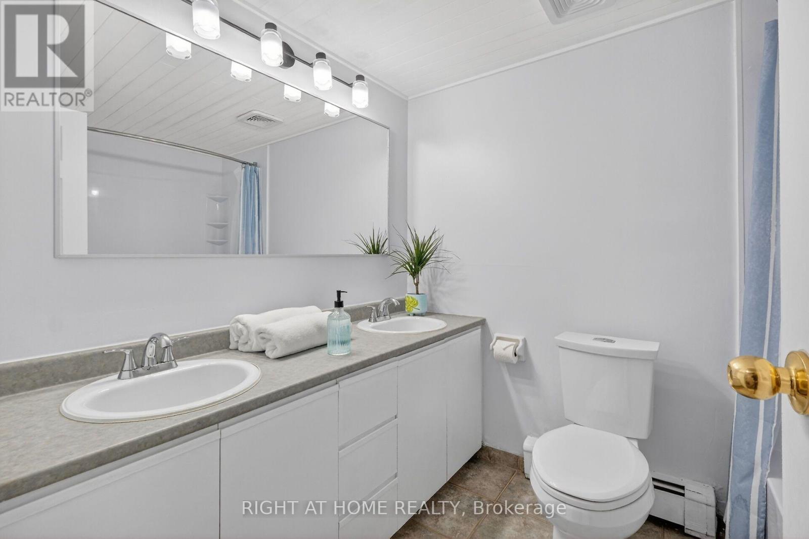 43 CRISPIN PRIVATE - Image 31